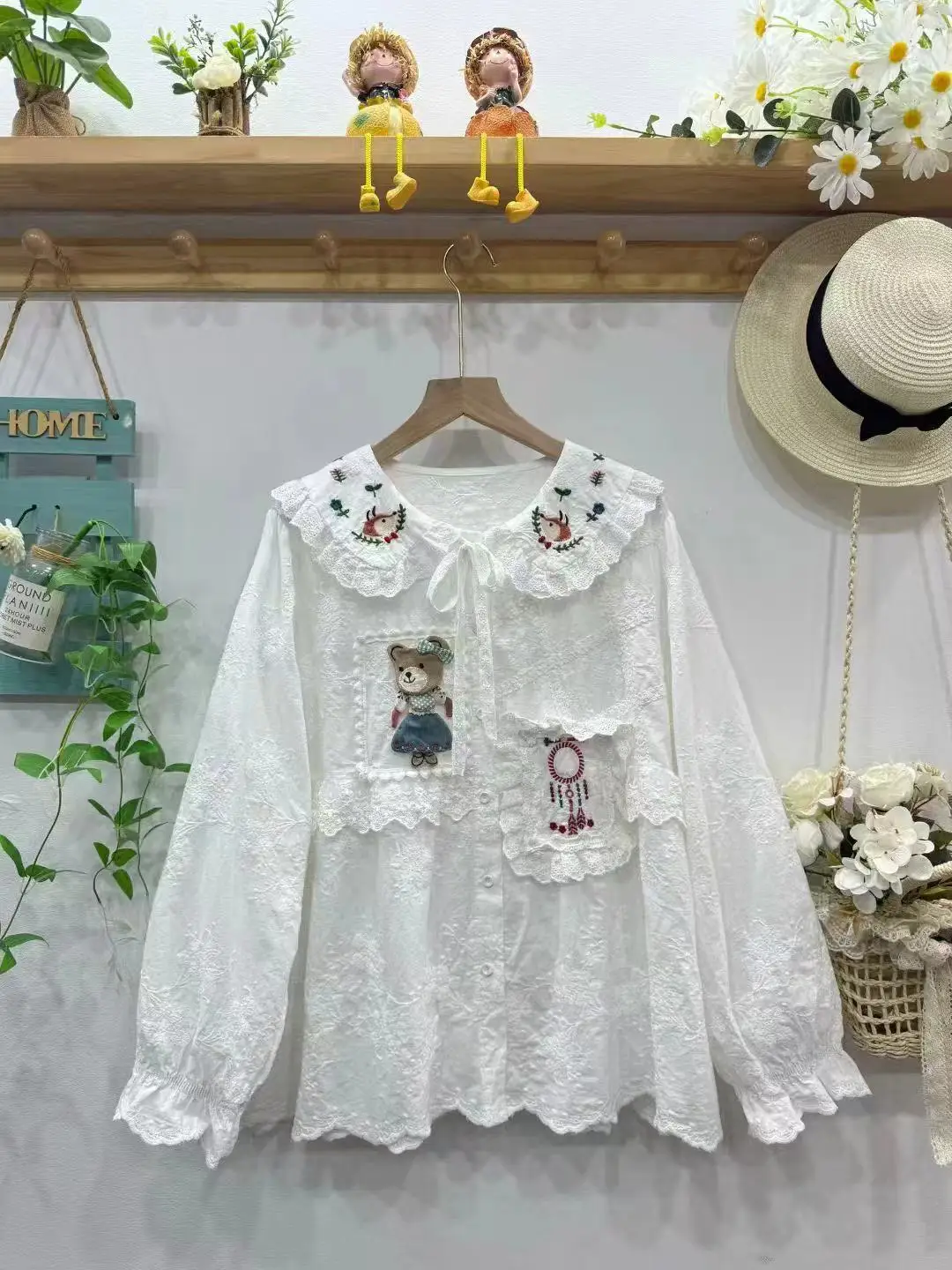 เสื้อเชิ้ตแขนยาวผ้าฝ้ายฤดูใบไม้ร่วงปี 2025 ใหม่ ผู้หญิง คอปีเตอร์แพน ปักลายลูกไม้ สไตล์โมริเกิร์ล ลดอายุ ทรงหลวม รุ่น T59318CC