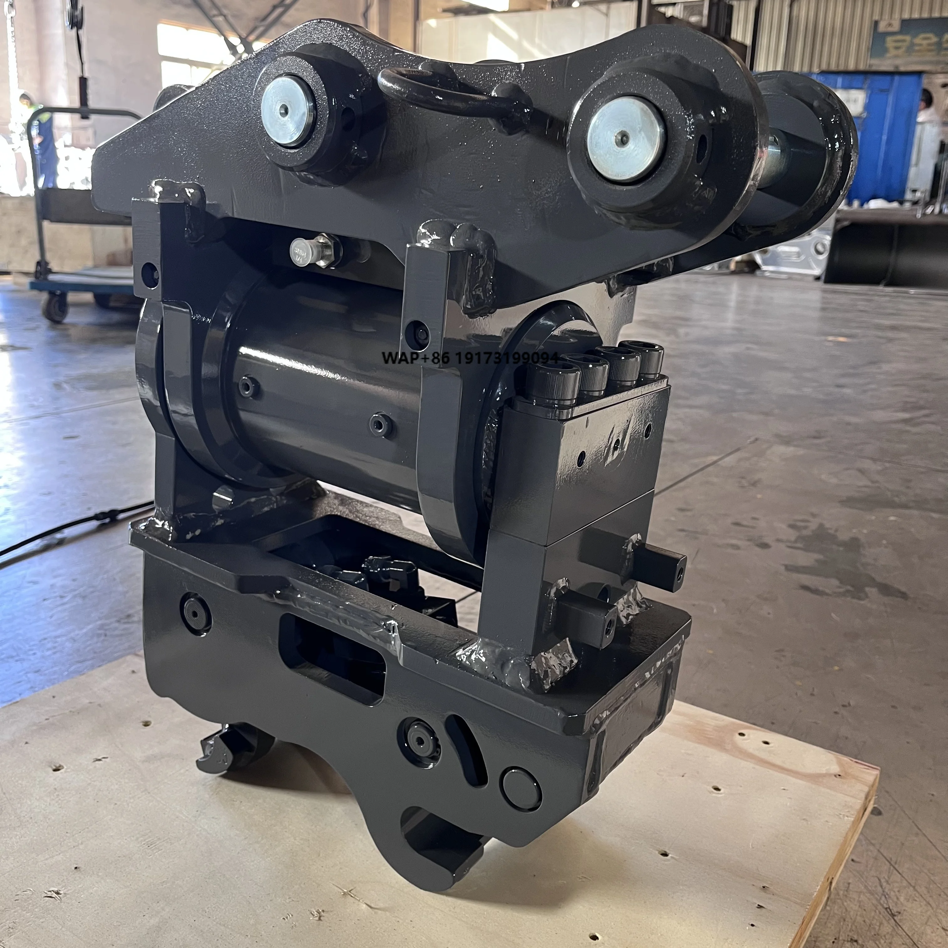 Tilt Hitch for 1T 2T Mini Digger Power Tilt Quick Coupler Durable for Landscaping and Farming Work