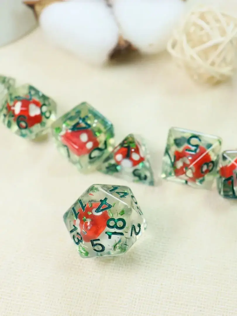 7-teiliges Set Pilzförmiger Harz-Würfel für Brettspiele, Würfel für Gruppenspiele, Partyzubehör für Brettspiele, Geschenke für Spiele-Enthusiasten – Detail 6