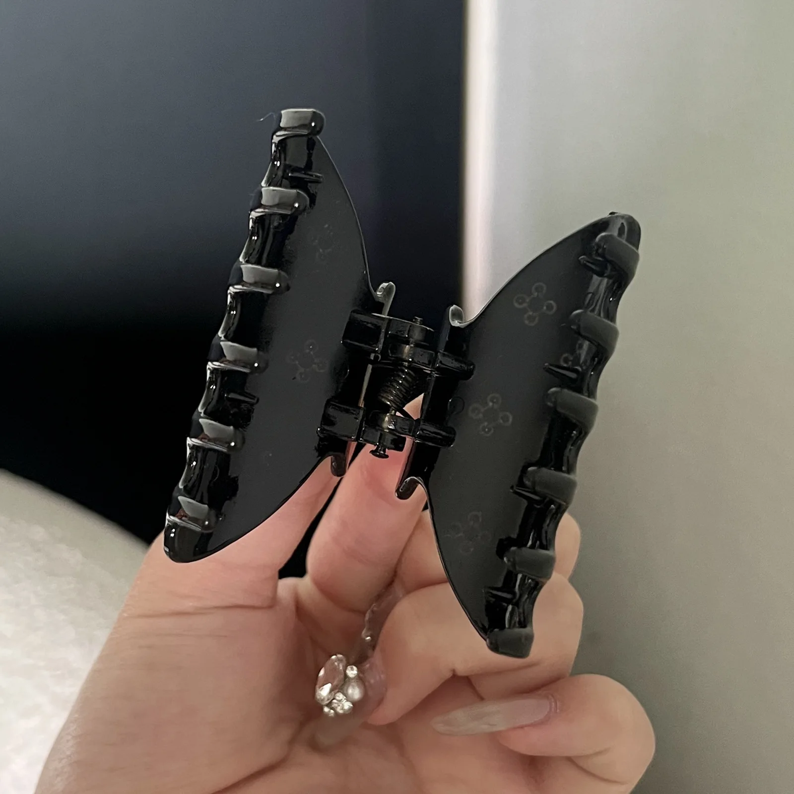 

Rhinestone Small Hair Claw Vintage Solid Color Elegant Back of Heas Shark Clip for Women Girl Styling Accessories for Daily Wear