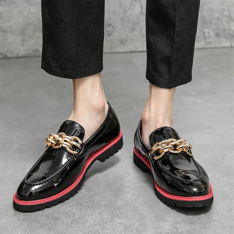 

Summer New Patent Leather Loafers with Shiny Chains Casual and Versatile Nightclub Hairstylists Step on Bean Sneakers
