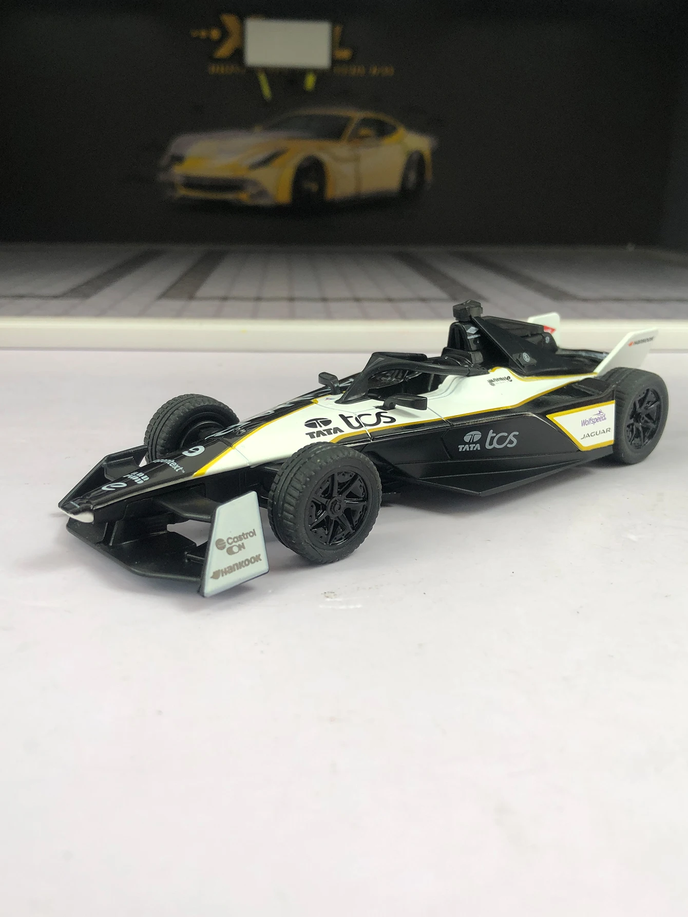 

TSC 1:32 simulation zinc alloy The ABB FIA Formula E Jaguar model car, static ornament, metal collectible gift car
