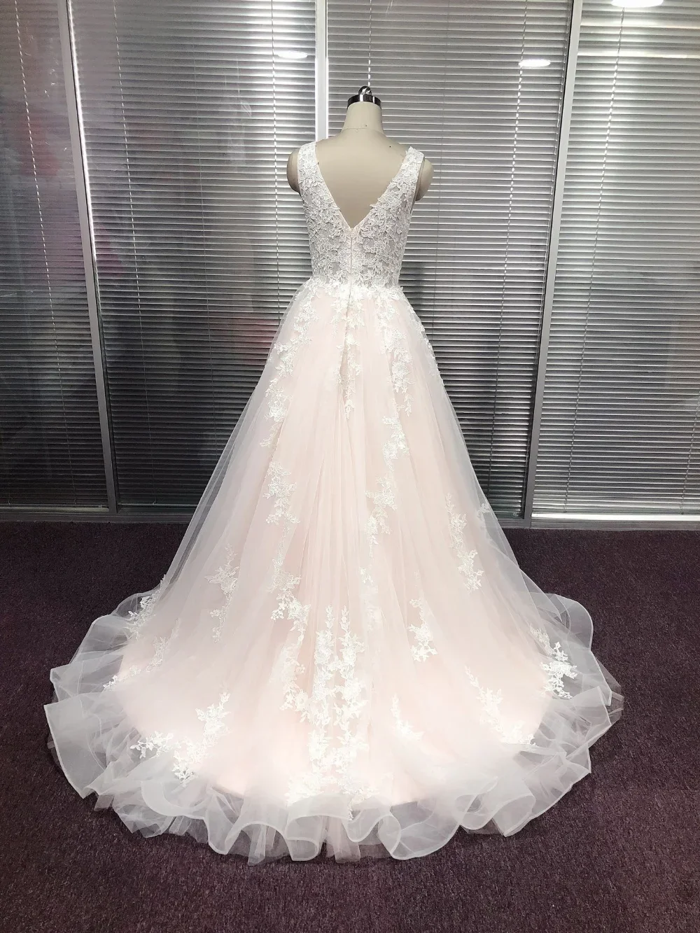 Personalizado rosa vestido de casamento 2025 v pescoço vestidos de noiva sem costas sem mangas apliques completos rendas vestidos de noiva país