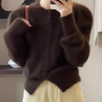 가을이 시작되는 데 적합한 커피 컬러 레트로 펄모가니트 여성용 외투 따뜻하고 부드러운 니트 오프셔츠 스타일의 모자이크 패턴