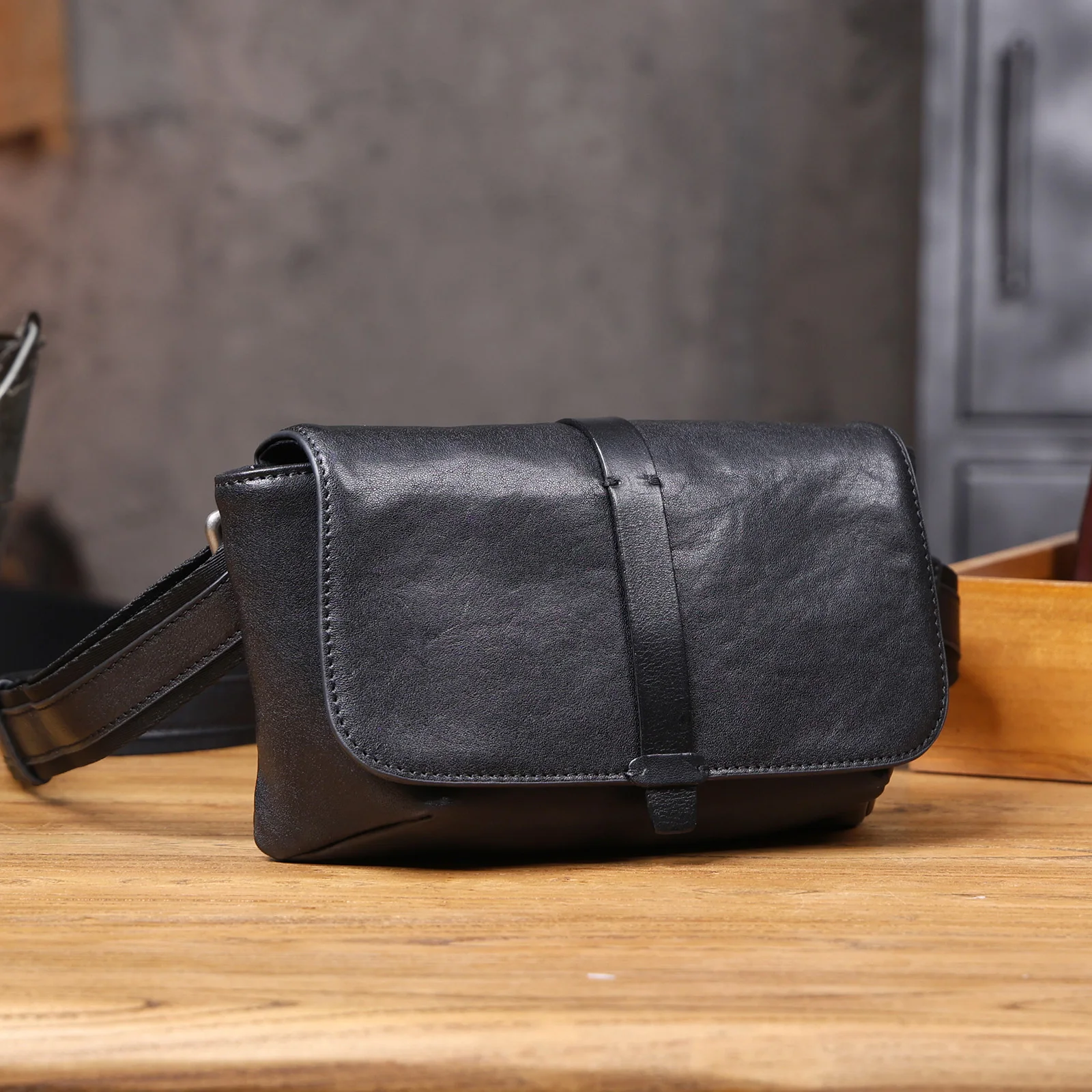 Echte Leder-Umhängetasche für Herren, Kleine Crossbody-Tasche, Schultertasche aus hochwertigem, pflanzlich gegerbtem Leder, Modischer Casual-Stil – Detail 8