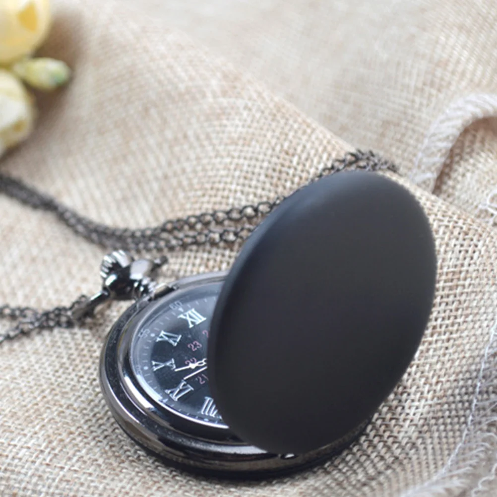 Mattschwarze Quarz-Taschenuhr, kleine, leichte, tragbare Retro-Uhr für Männer und Frauen mit Kette, Vintage-Design