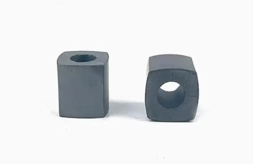 

(упаковка из 5 шт.) Контакт подачи питания 10x10x7 мм (дуга) запасные части edm для машин SSG WEDM-HS/MS Высокоскоростная электроэрозионная резка проволоки.