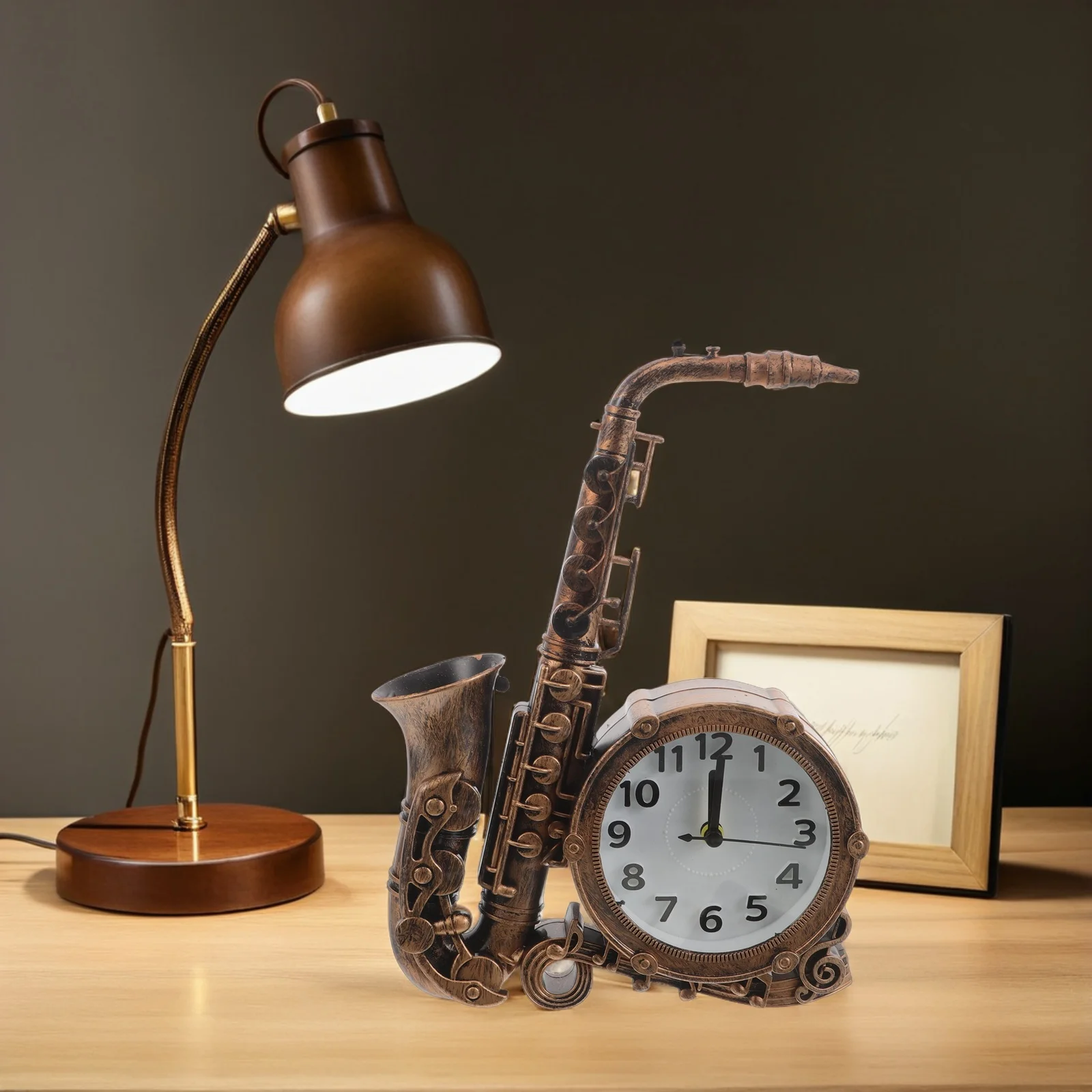 

Vintage Saxophone Alarm Clock Retro European Style Table Clock Decorative Music Instrument Ornament for Bedroom Office
