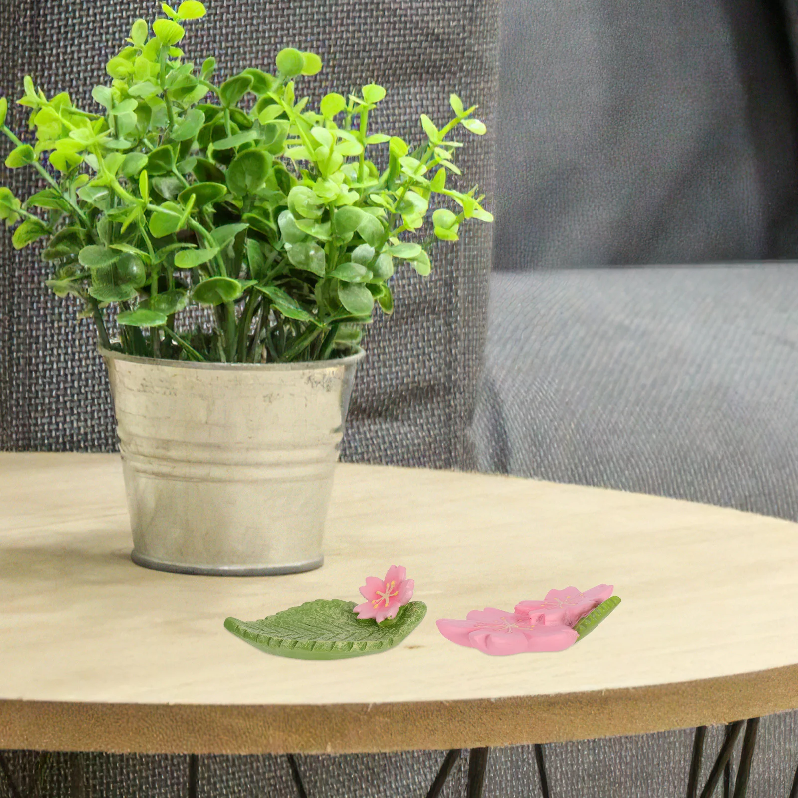 

2Pcs Handmade Cherry Blossom Resin Craft Flower Leaves Shape Home Decoration for Bedroom Living Room Study Bar Ornament