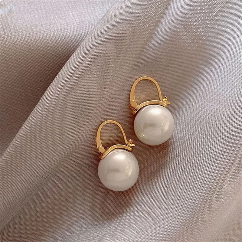 

New Classic Cute Pearl Hoop Earrings for Women Gold Color Eardrop Minimalist Hoops Wedding Earring Fashion Elegant Jewelry