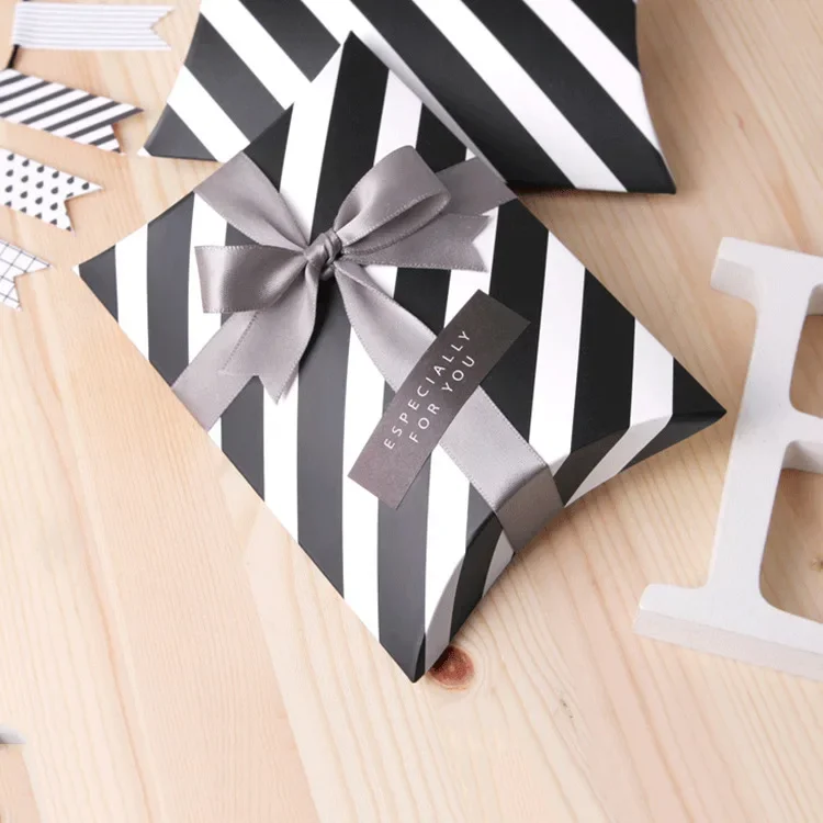 

50Pcs Pillow Candy Box Kraft Paper Christmas Gift Packaging Boxes Candy Bags Wedding Favors Birthday Party Decorations