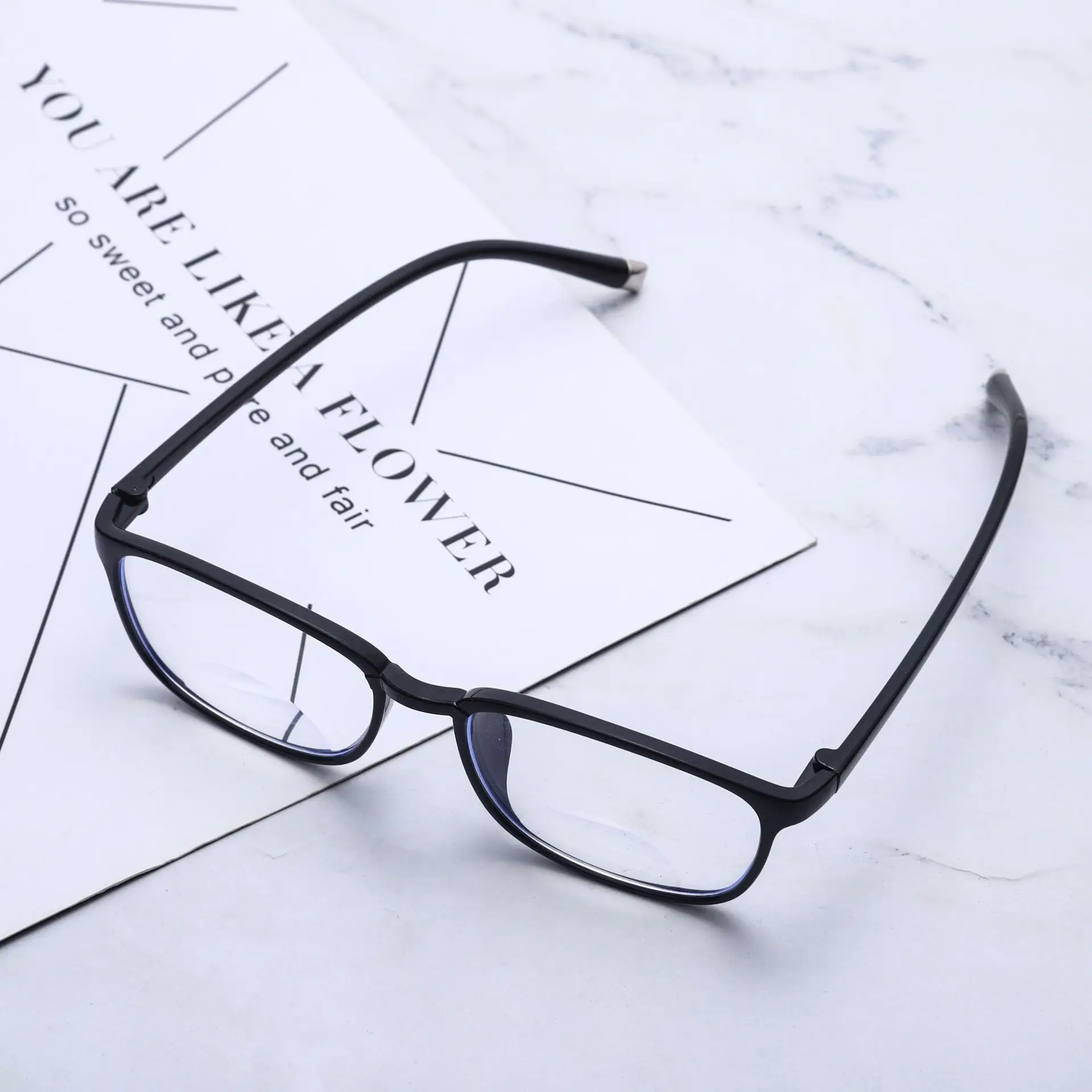 Bifocal Reading Glasses Fashion Presbyopia Glasses HD Hyperopia Glasses Eye for Both Far and Near Use Transparent Eyeglasses