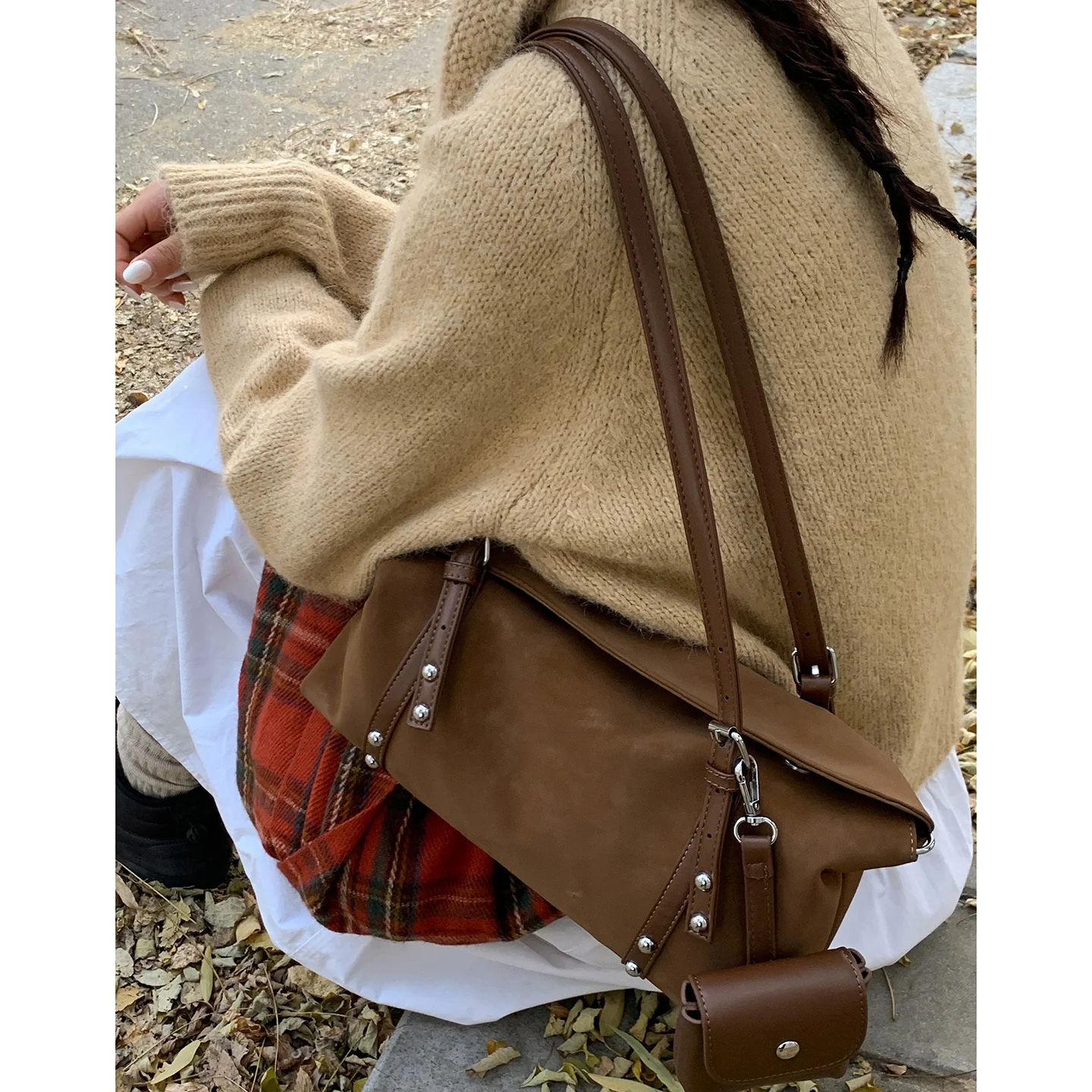 

Korean Sle Suede Underarm Women's Bag Faionable Retro Bowling Bag Soft PU Leather Single oulder Bag for Commuting