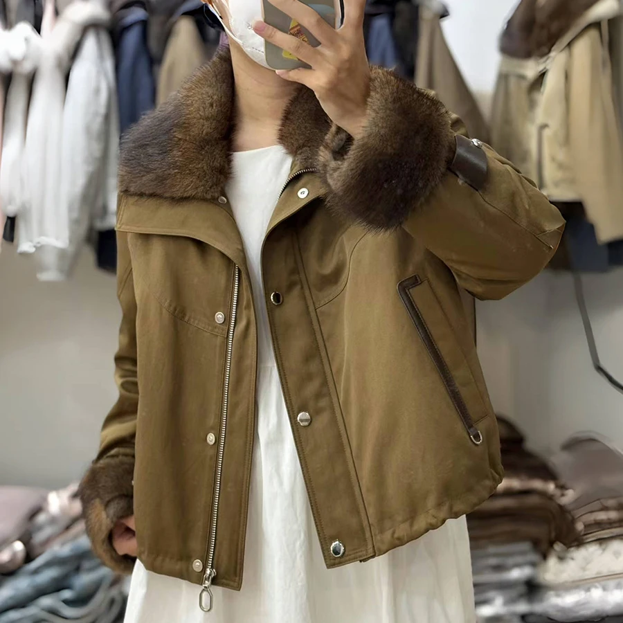 

Короткий пуховик с отделкой из лисьего меха для женщин Куртка на молнии из натурального лисьего меха Верхняя одежда из натурального меха Модная куртка из натурального меха