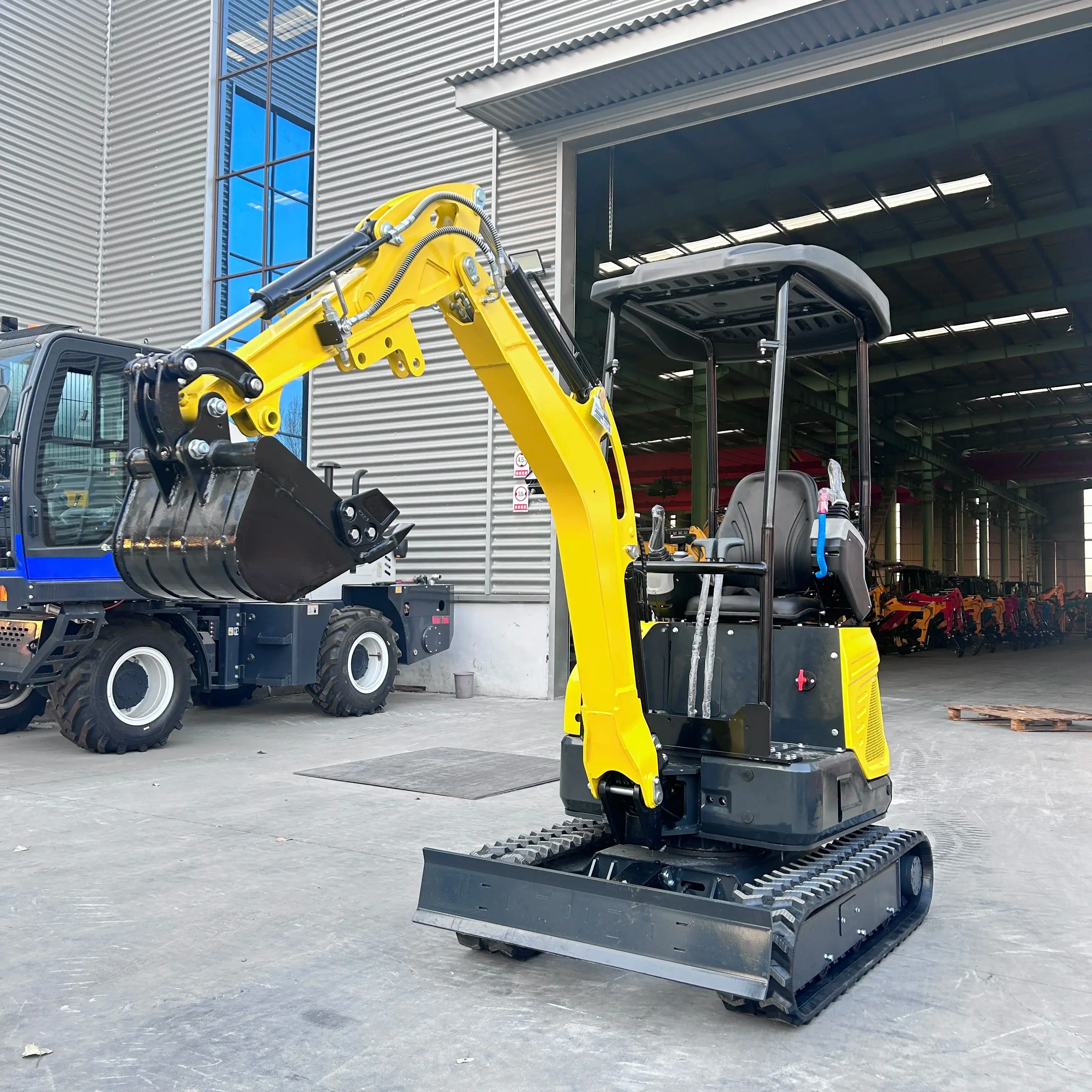 

Продажа небольших экскаваторов по низкой цене, гусеничных экскаваторов, 1 тонна, 1,8 тонны, 2 тонны, китайские мини-экскаваторы по низкой цене.