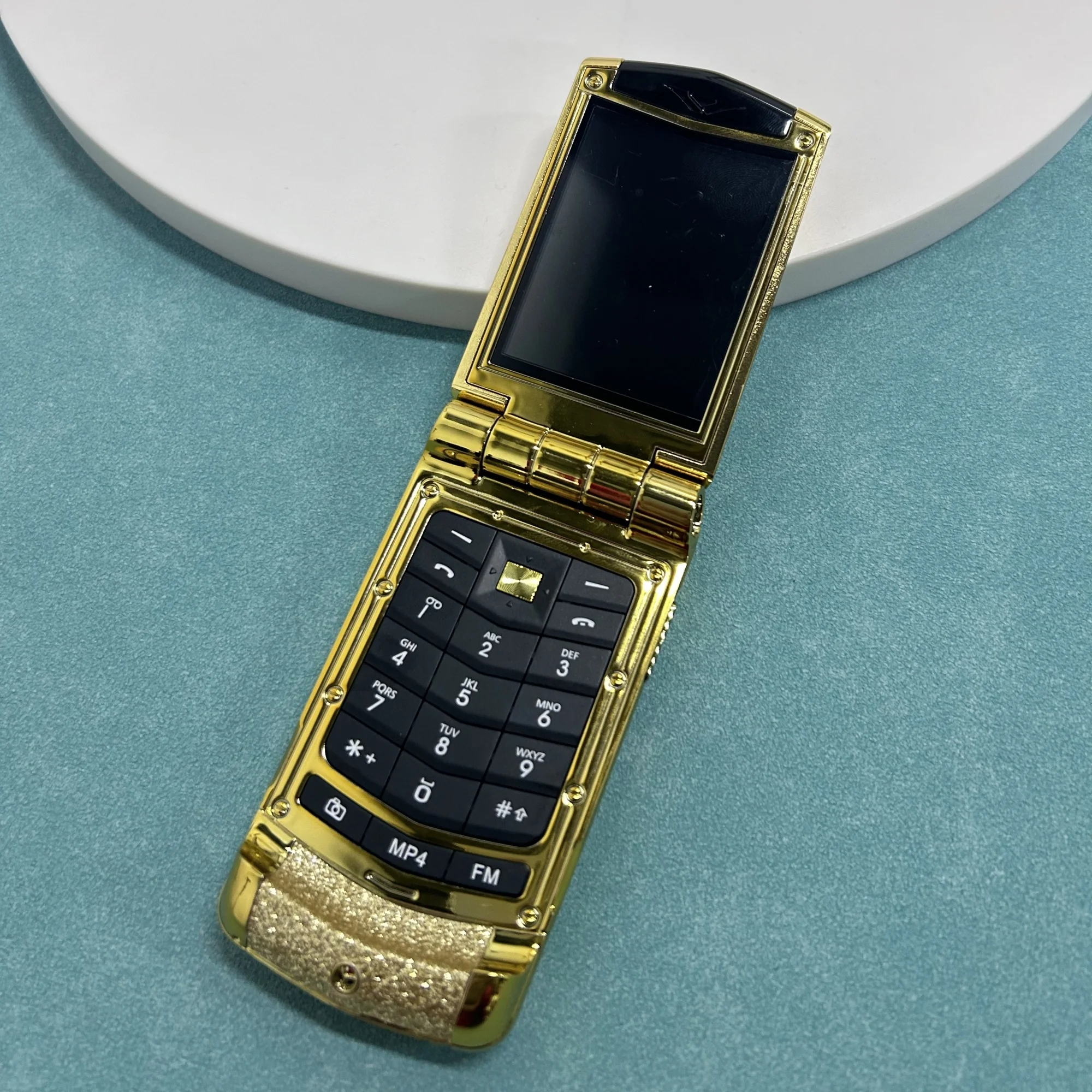 V77 Ayxta GSM CellPhone 2.4inches MTK Dual SIM Dual Standby Flashlight Music Player Bluetooth Flip Mobile Phone