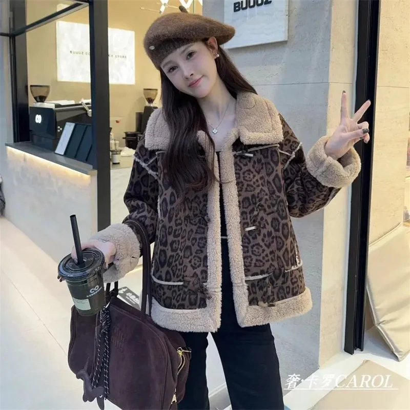 Fashion Lamb Fur Short Coat Women 2024 Autumn and Winter New Casual Leopard Print Horn Button Fur Integrated Top Female