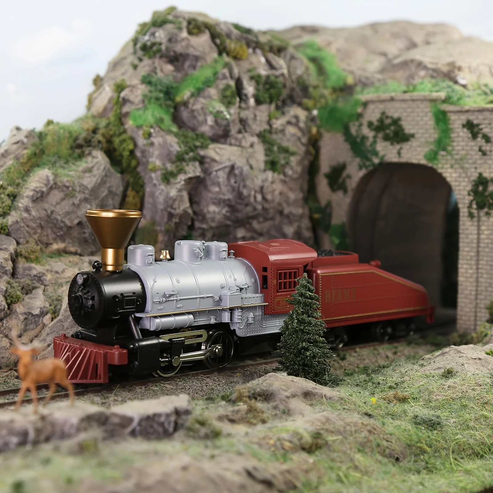 

HO Scale 0-4-0 Fat Boy Steam Locomotive, Red/Gray Powered Electric Model Train Toys for Adult Collection & Static Display