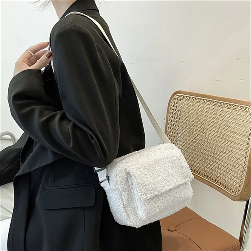 2022 New Plush Fabric Women\'s Shoulder Crossbody Bag Small Fashion Lambs Wool Fluffy Fur Winter Female Bag Designer Handbags