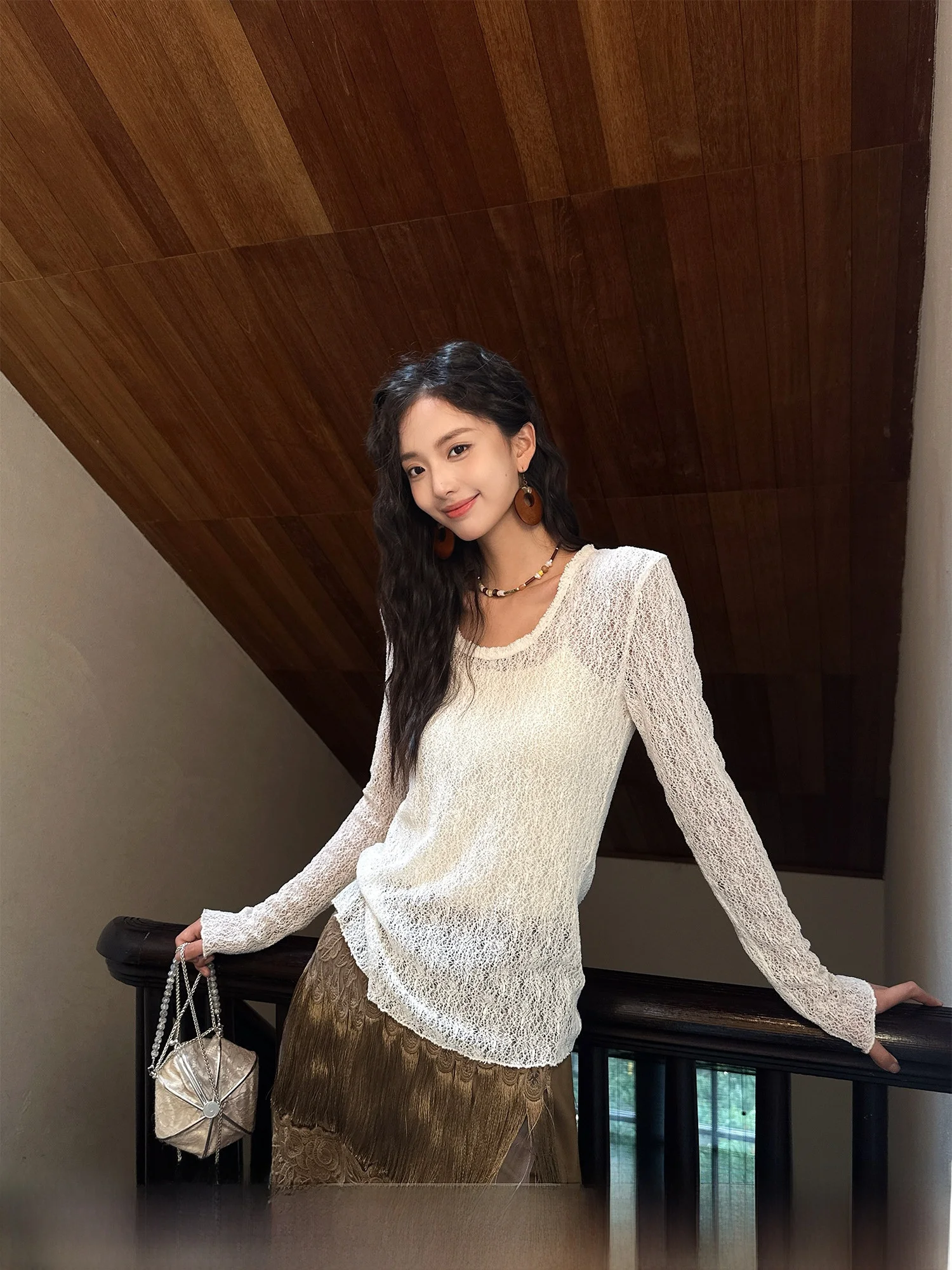 

Женская модная футболка Sanji Bla Flower Early Autumn из трикотажа с кружевными вставками и ажурным узором, повседневная, из полиэстера...