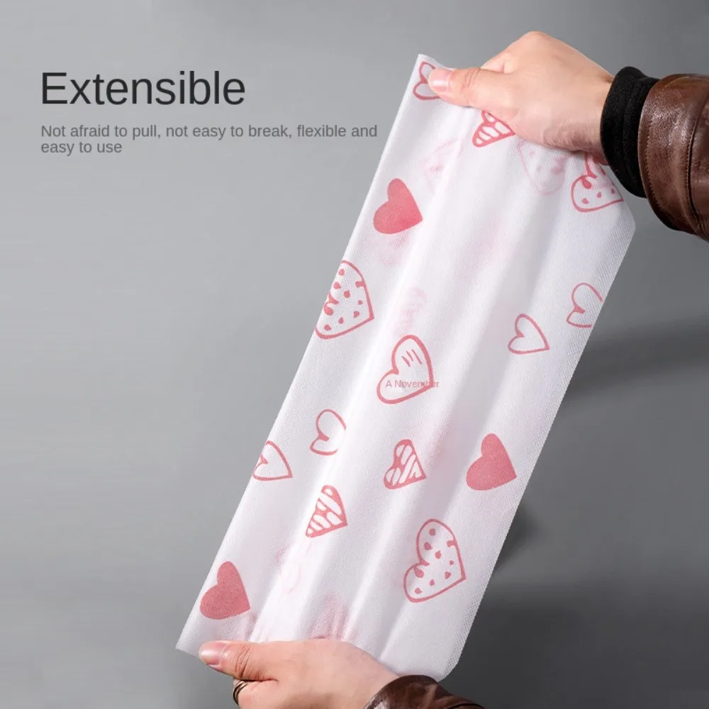 10Pcs/Bag Portable Heart Printed Disposable Aprons Non Woven Anti-fouling Cooking Apron Oil-proof Bib Restaurant Home Supplies