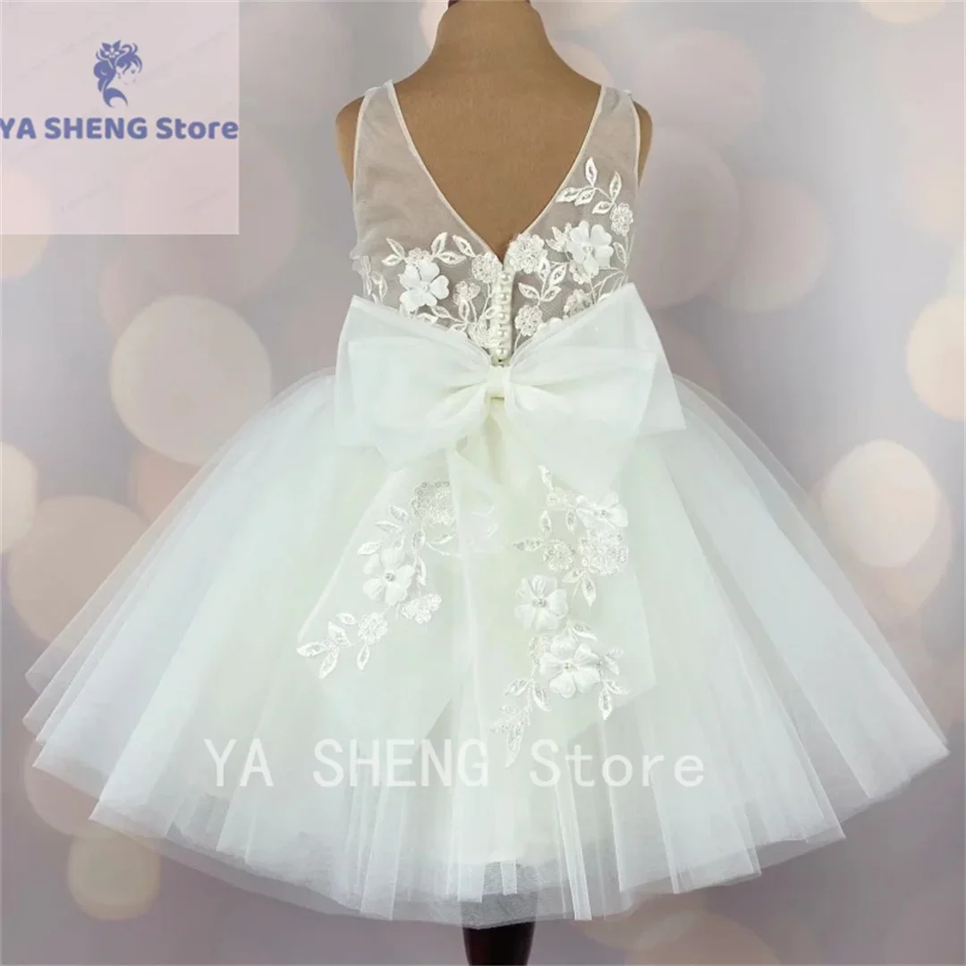 زهرة بيضاء فستان فتاة مع القوس ، بلا أكمام ، طول الركبة ، الزفاف ، عيد ميلاد ، المناولة الأولى