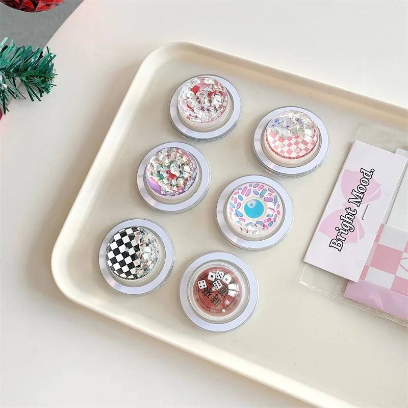 

Держатель с магнитной ручкой в форме сердца, блестящий песок, движущаяся жидкость, лопатка для кубиков для телефона, держатель для розетки Magsafe для IPhone 17