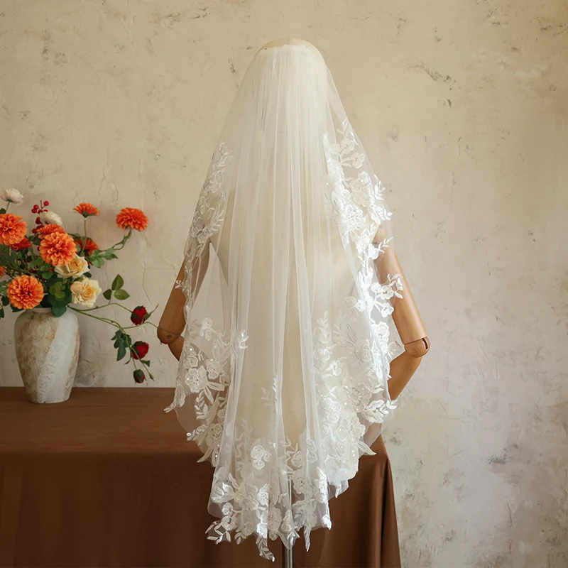veu-de-noiva-elegante-com-apliques-de-renda-e-lantejoulas-camada-Unica-comprimento-ate-a-ponta-dos-dedos-acessorio-para-casamento