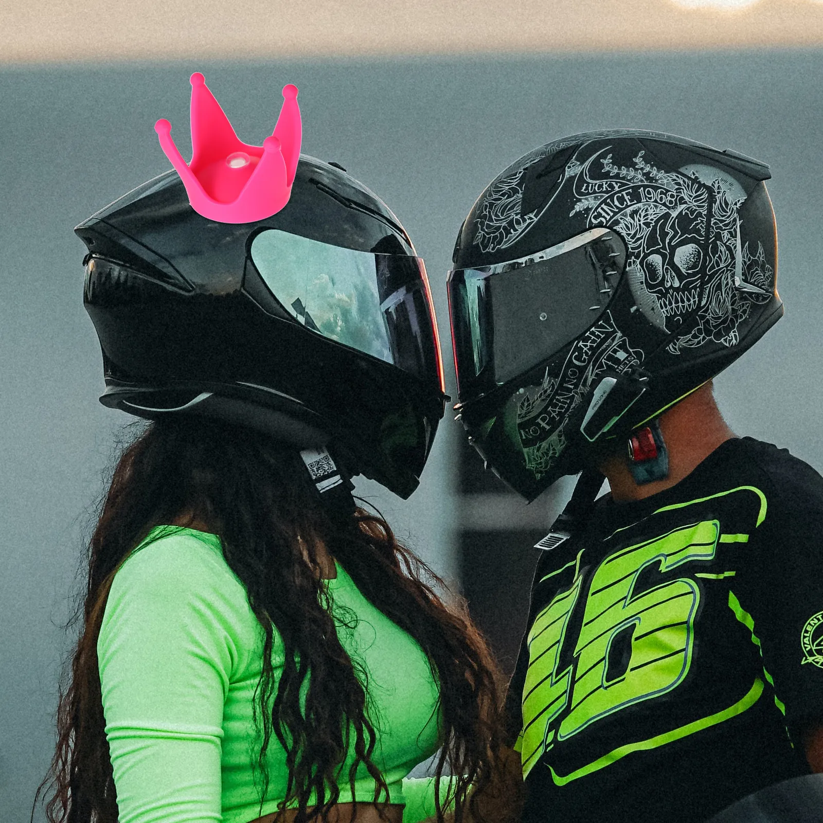 

1 шт. Декоративная накладка на присоске из силикона премиум-класса, двойное крепление, сильная адгезия, для мотоцикла, яркая