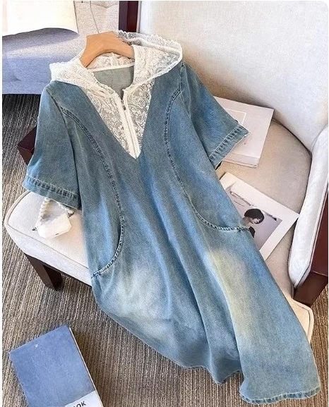 Abito estivo in denim con giunture con cappuccio in pizzo elegante di grandi dimensioni Moda donna Abiti a trapezio a maniche corte con riduzione dell'età allentata blu