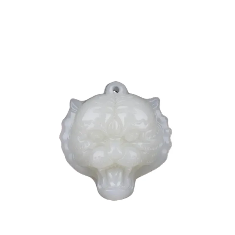 Colgante de cabeza de tigre verde espinaca para hombres y mujeres, colgante de Jade blanco, Tigre del zodiaco