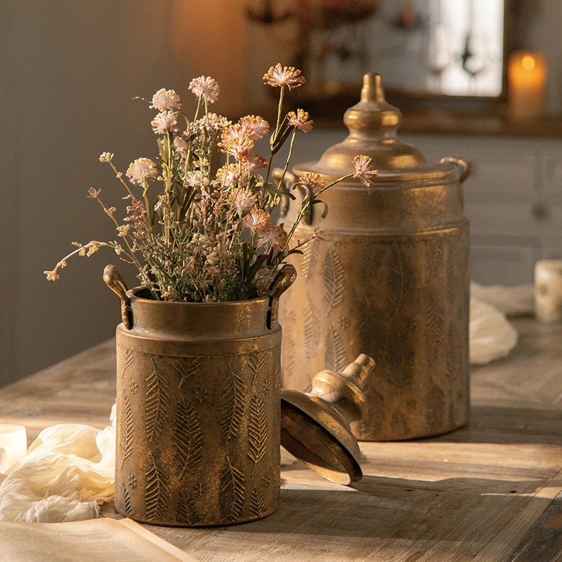 

Высококачественная металлическая ваза в европейском ретро-стиле, золотистая, для эстетичной цветочной композиции на столе или в гостиной