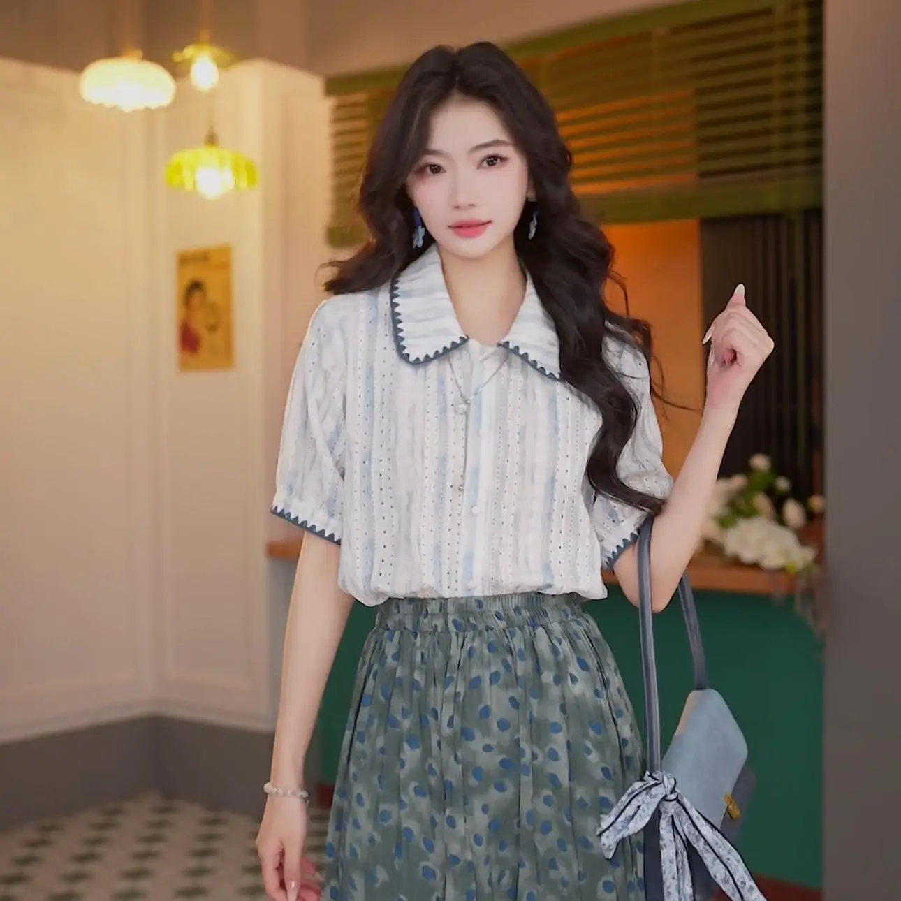 

Chen Jiajie Weekly 2025 Summer New Design Loose Women's irt ort Sve Faionable Personali Slimming Top Polyester Fiber