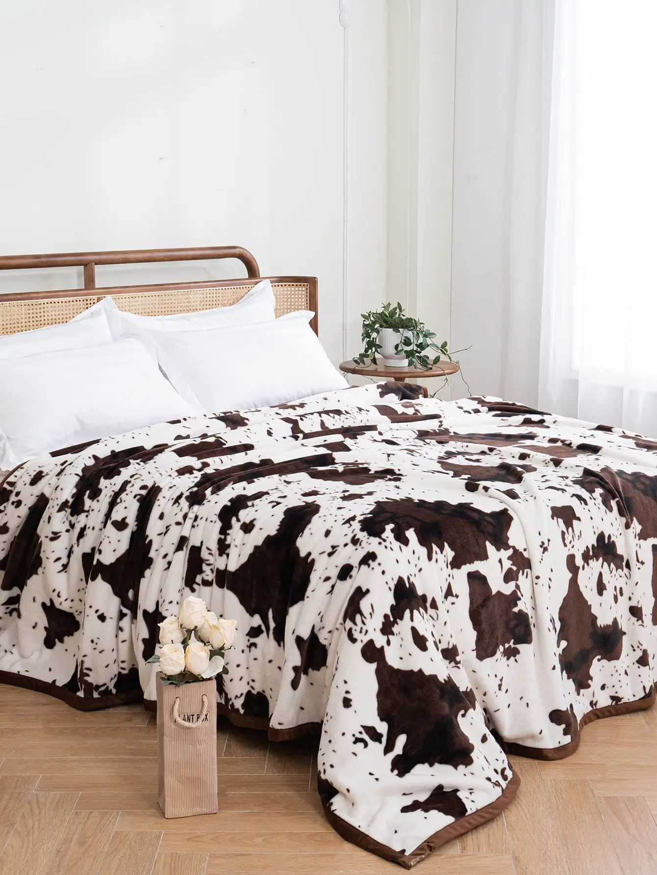 1pc Cow Pattern Blanket Modern Flannelette Soft & Warm Blanket For Living Room & Bedroom Home Decor