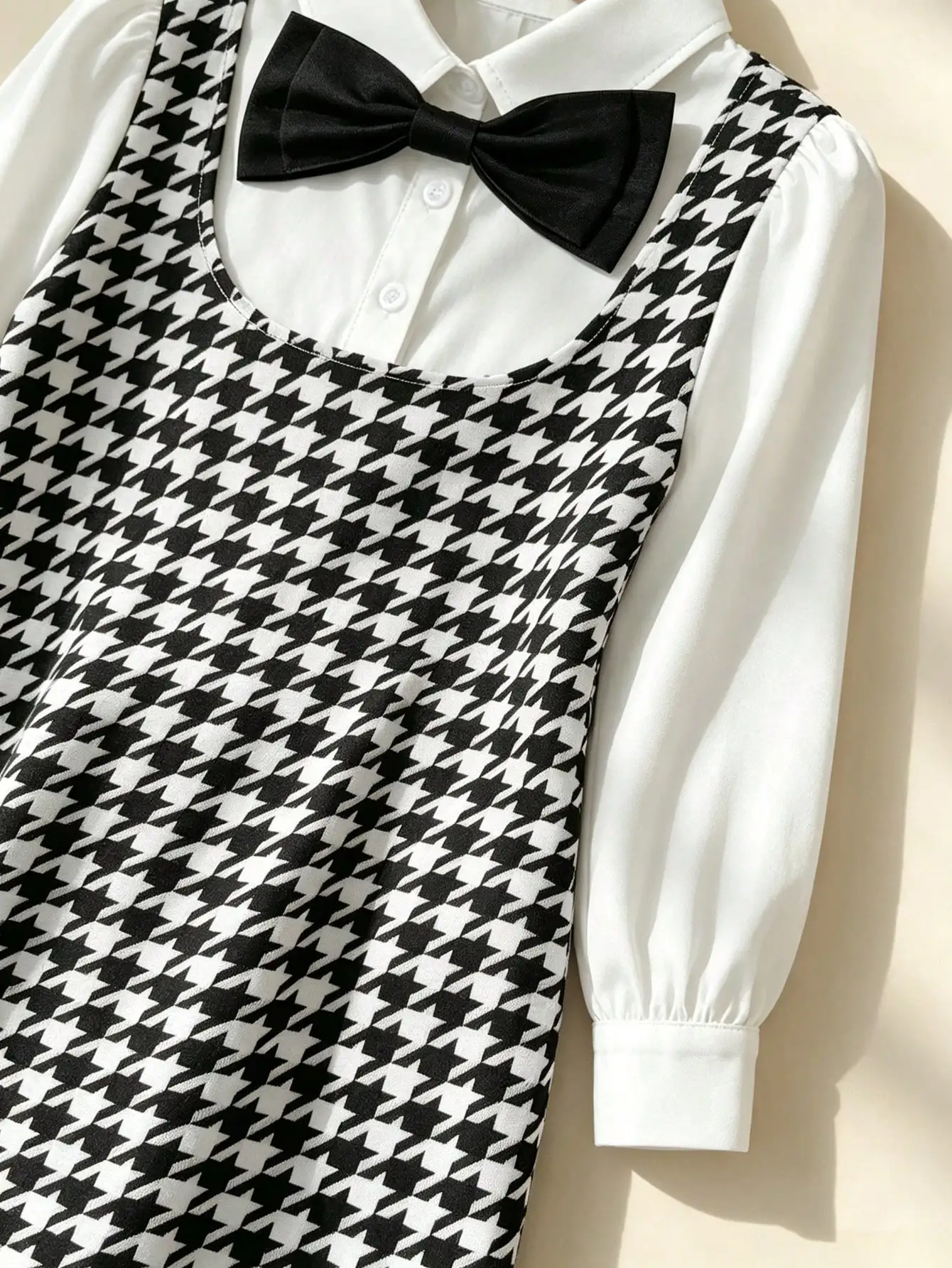 Mädchen-Herbstkleid mit Reverskragen, Knöpfen, Langen Ärmeln und Millennium-Gitter-Trägerrock, Zweiteiliges Kinderoutfit – Detail 5