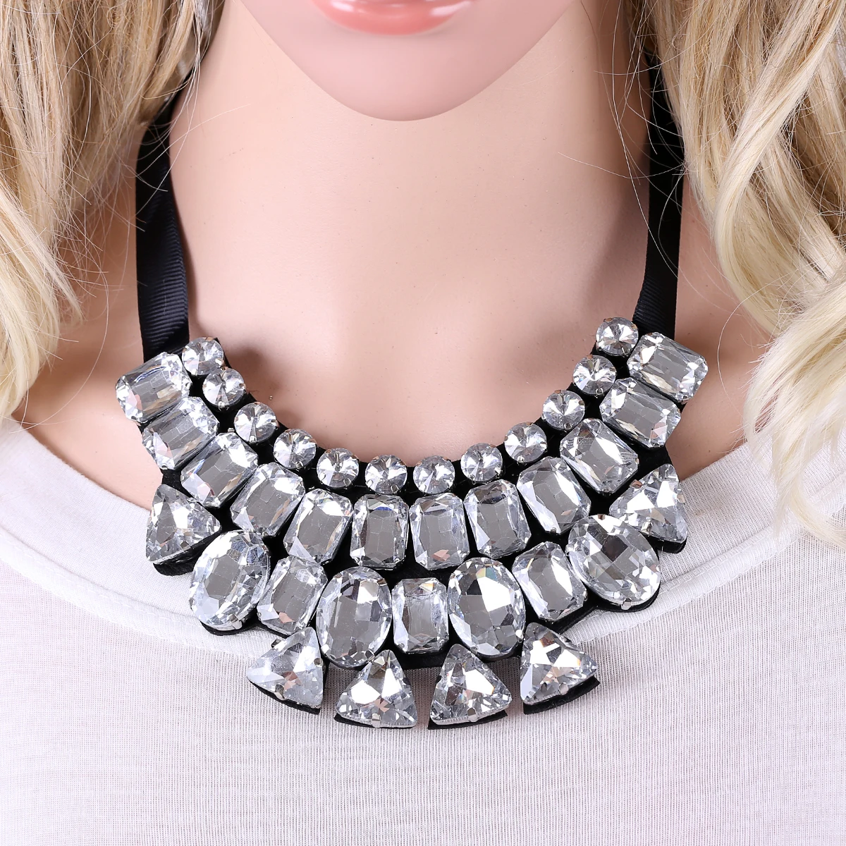 GGQINISI Fashion Bohemia Crystals Chunky Chokers Necklace for Girls Handmade Statement Collar Pendant Jewelry Party Wedding