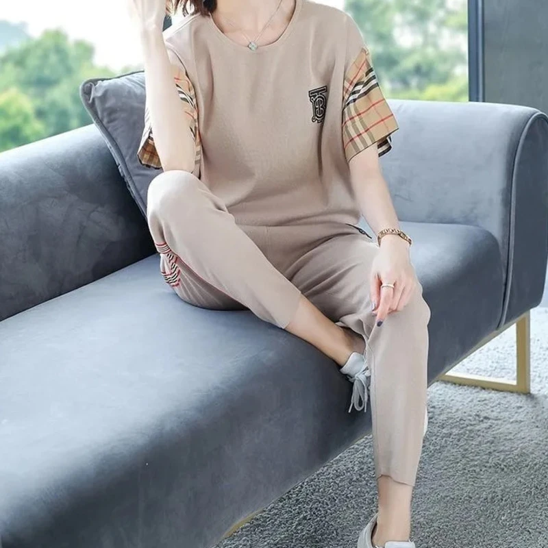 Women\'s Spring And Summer New Casual Suit Fashion Korean Splicing Colour Sports Short Sleeve Crop Top Pencil Pants Two Piece Set