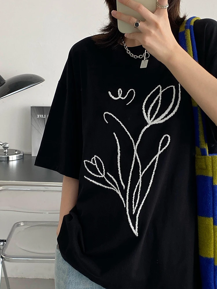 Chic Embroidered Tulip T-shirt for Women Summer New  Korean Style Short-sleeved Loose Black / White Casual Designer Top