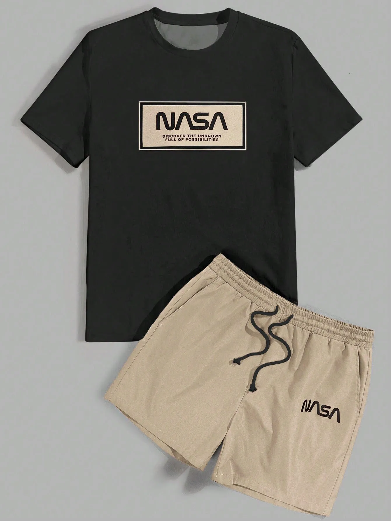 

Лето 2025 г. — повседневный комплект из футболки и шорт с круглым вырезом и короткими рукавами с офсетным принтом