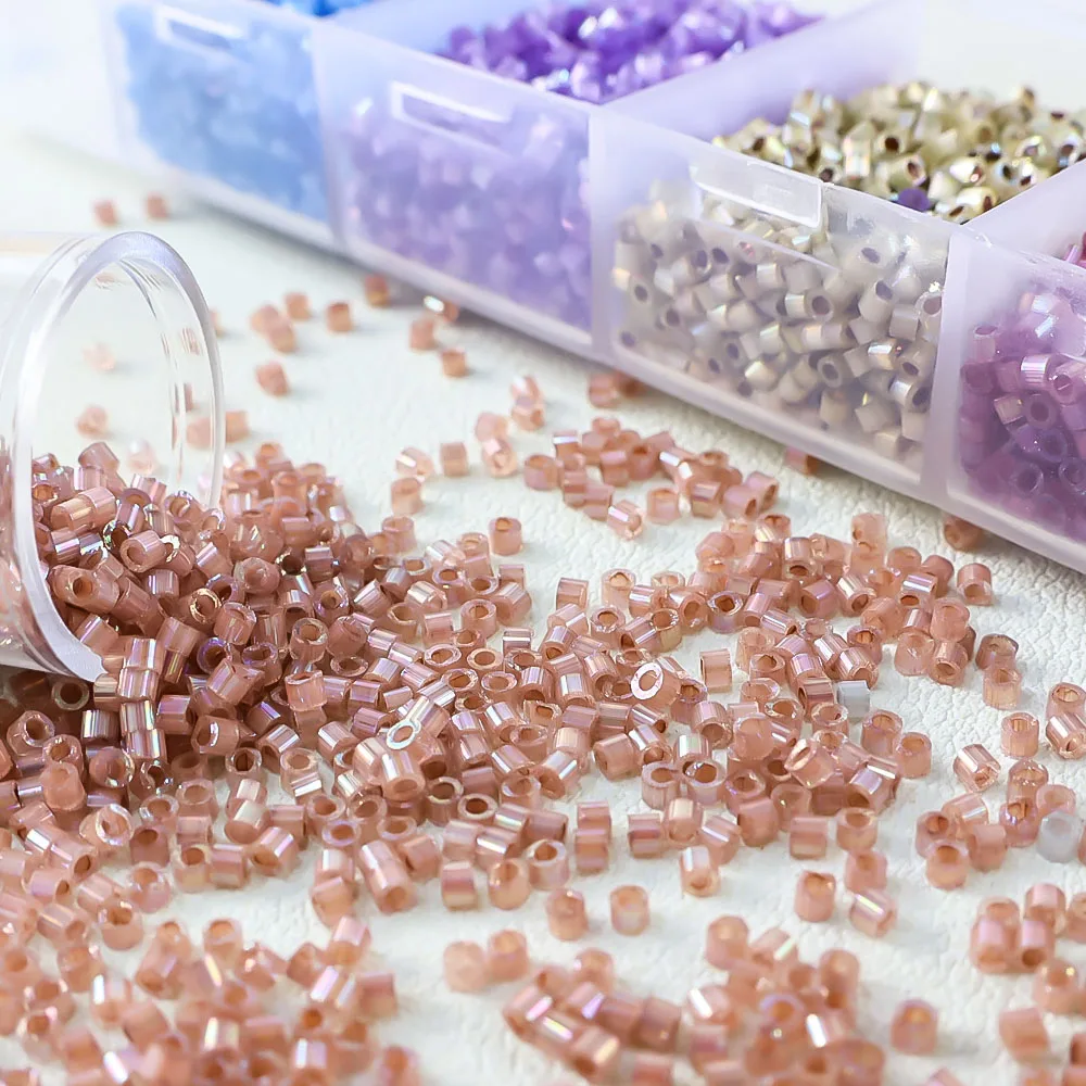 Aus Japan importierte Miyuki Delica Rocaillesperlen in verschiedenen Farben, zum Herstellen von Schmuck und anderen DIY-Bastelarbeiten. – Detail 1