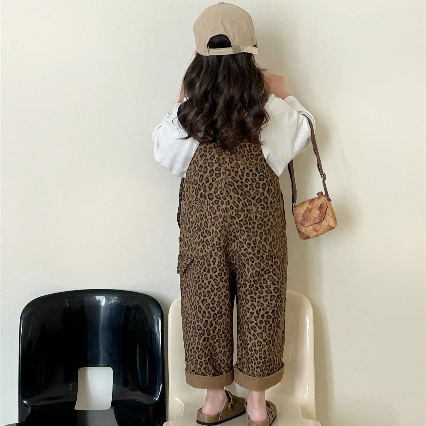 Pantalones con estampado de leopardo para niño y niña, ropa con tirantes, moda coreana, Otoño, 2024