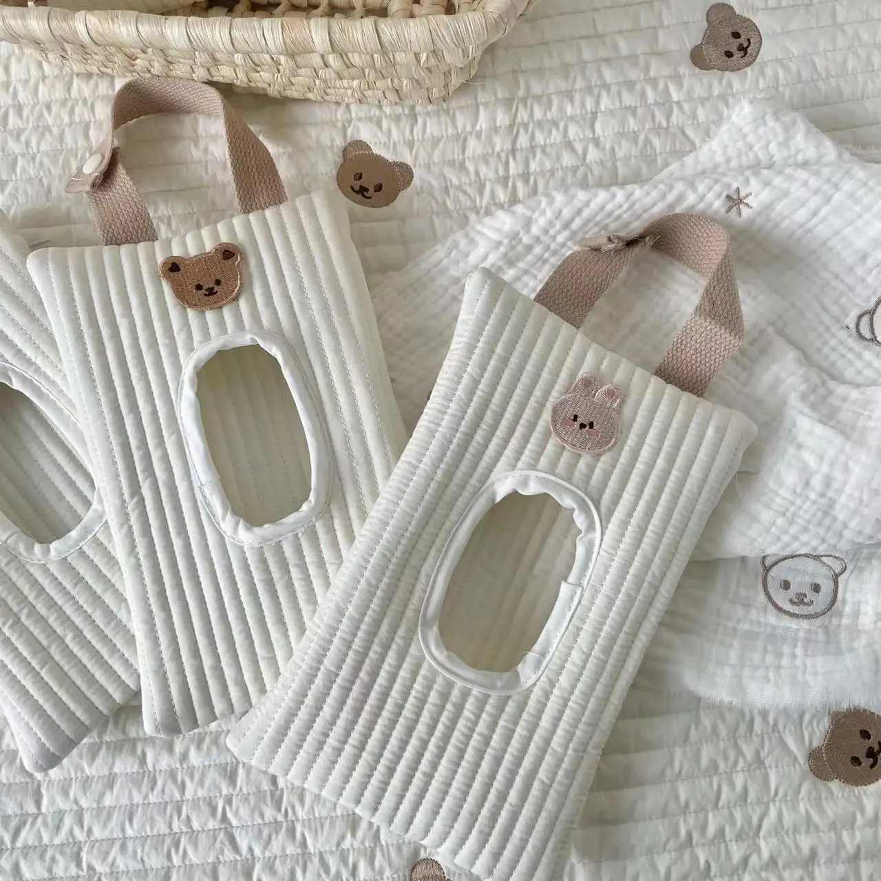 Portable Baby Tissue Box Wet Wipes Case Flip Cover Car Stroller Hanging Bag Paper Holder Storage Removable Napkin Storage Box view 4