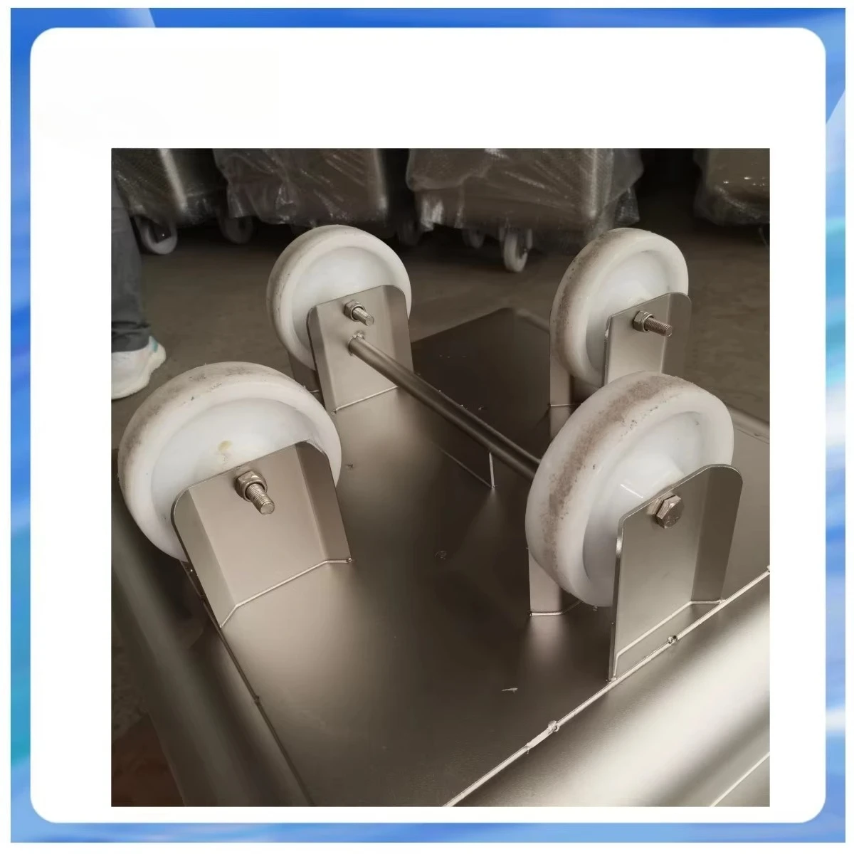 عربة معالجة اللحوم بدون خياطة من الفولاذ المقاوم للصدأ سعة 200 لتر مع عجلات من النايلون سعة تحميل التعزيز المتقاطع 200 لتر/250 كجم