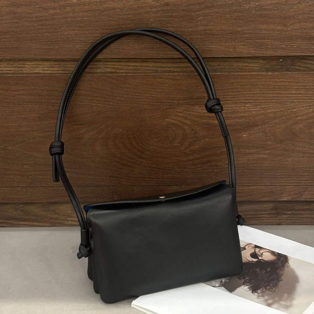 

Minimalist Style First Layer Sheepskin Mobile Phone Bag Women's 2026 New Exquisite Mini Square Bag Simple Leather Portable Bag