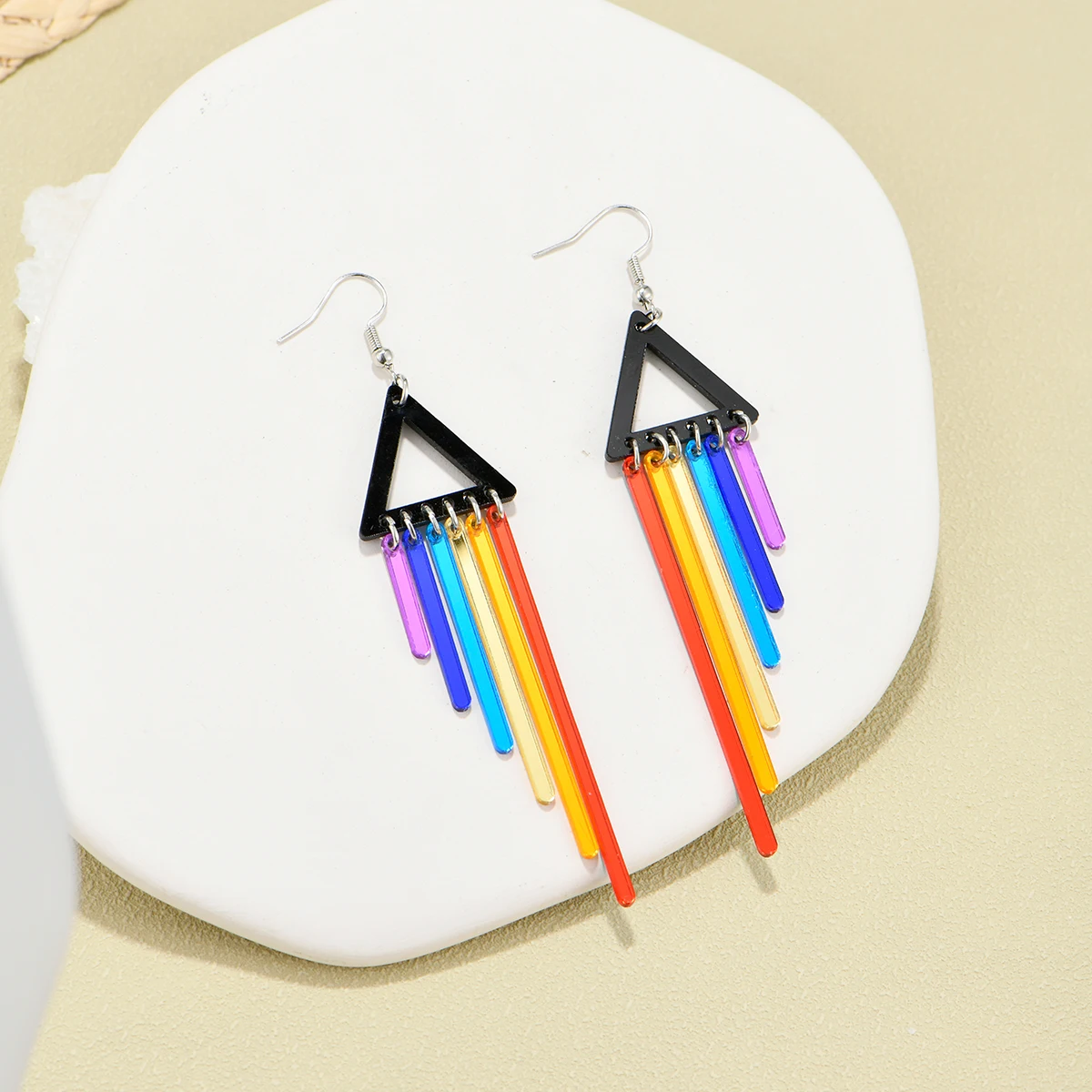 المألوف الأسود مثلث الإطار الملونة قوس قزح شرابة الأقراط شكل هندسي الاصطدام شرابات ملونة ، شخصية العصرية غير تصادم نمط