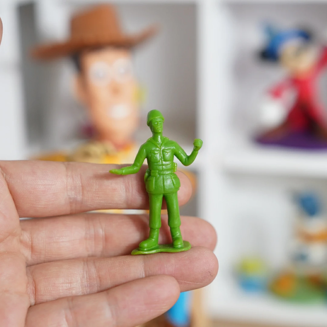 Disney Toy Story Zielony żołnierz Mini rozmiar prezenty Model zabawkowy Figurki Anime Zbieraj ozdoby