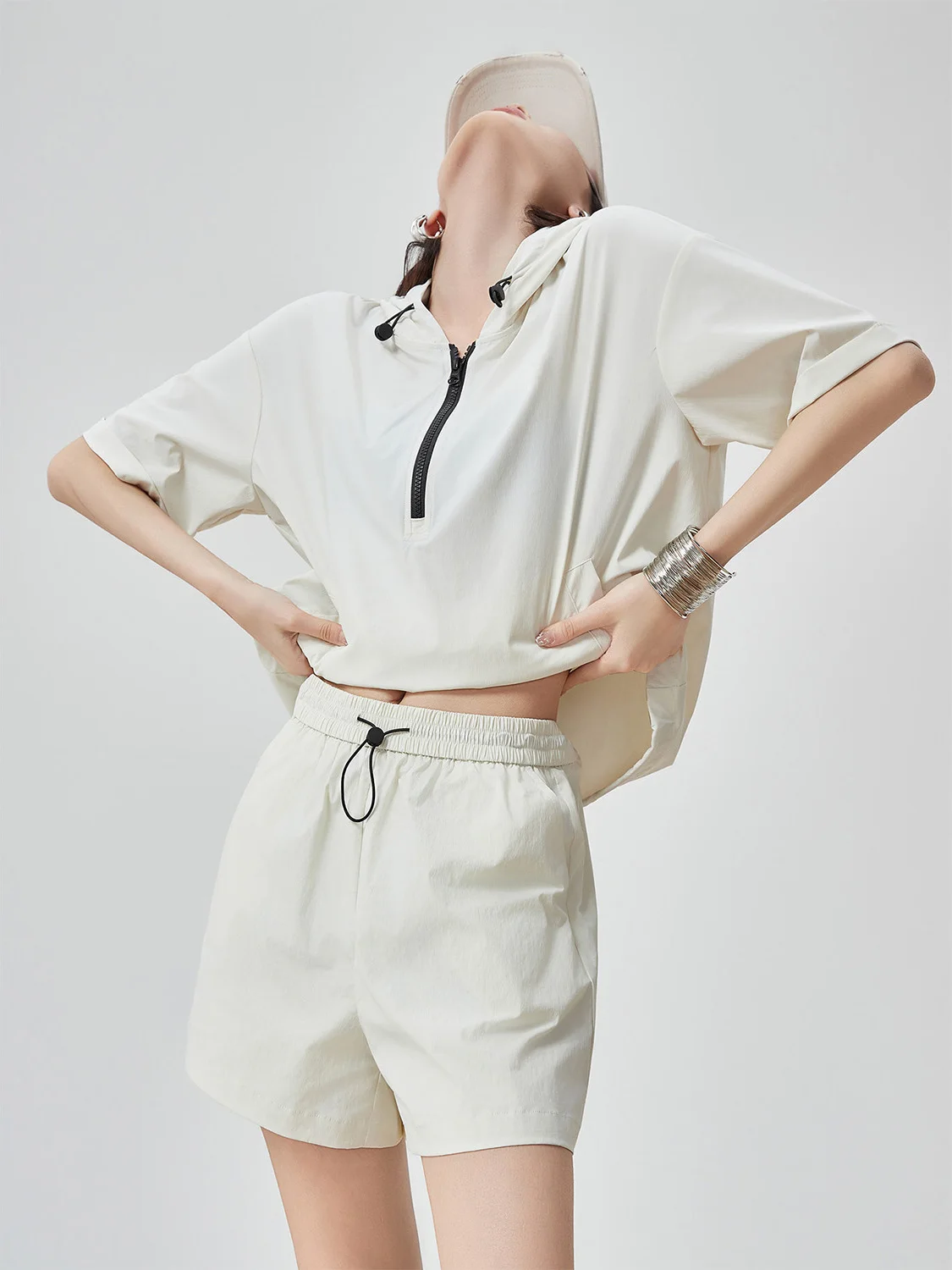 

Minimalist White Half-Zip Hoodie Sports Set Women's Summer New Short Sleeve Shorts Two-Piece Set Casual High Waist Polyester ...