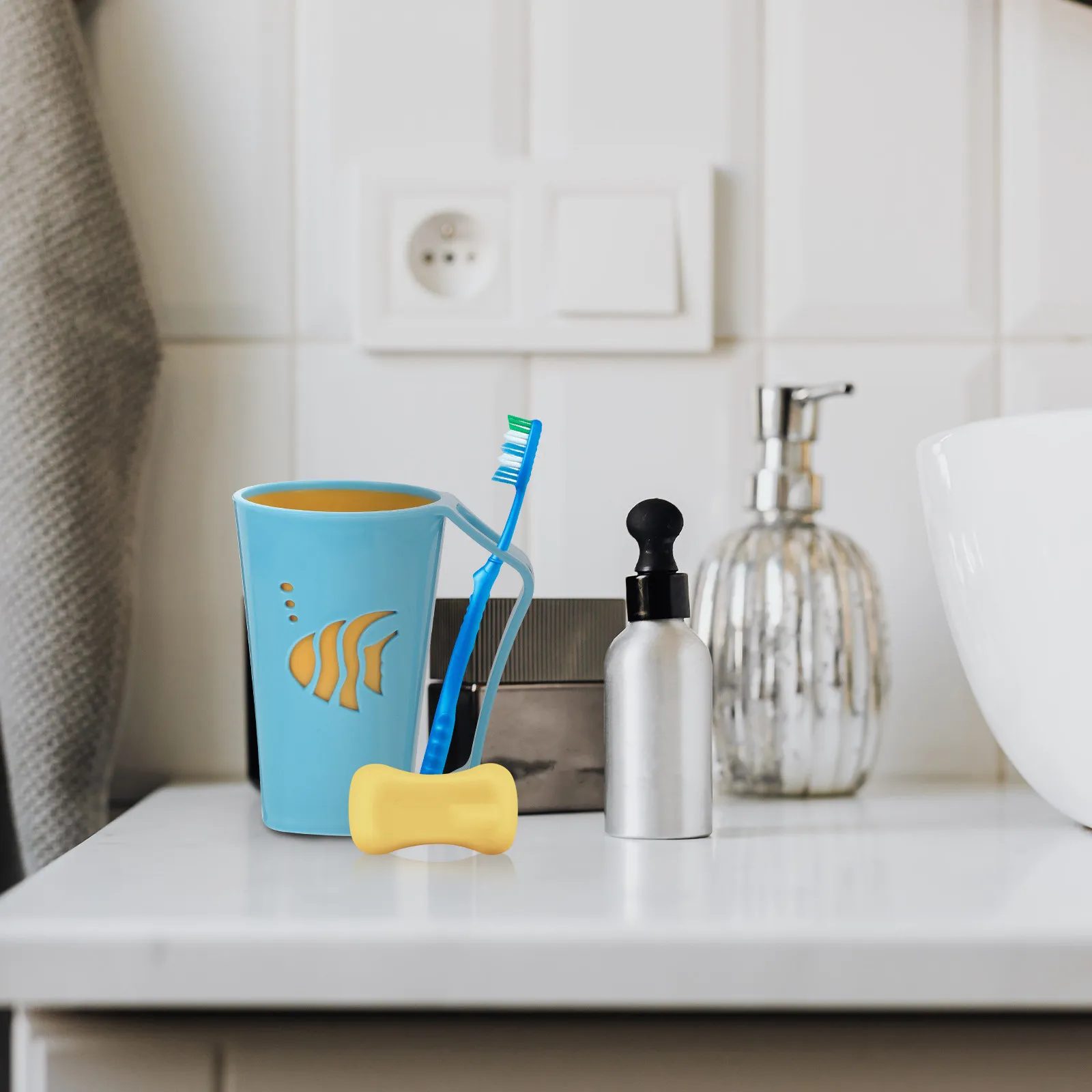 2Pcs Stylish Toothbrush Cups with Ergonomic Handles Multi Use Toothbrush Holder Water Cup Mouthwash Cup Bathroom Rinsing Cups
