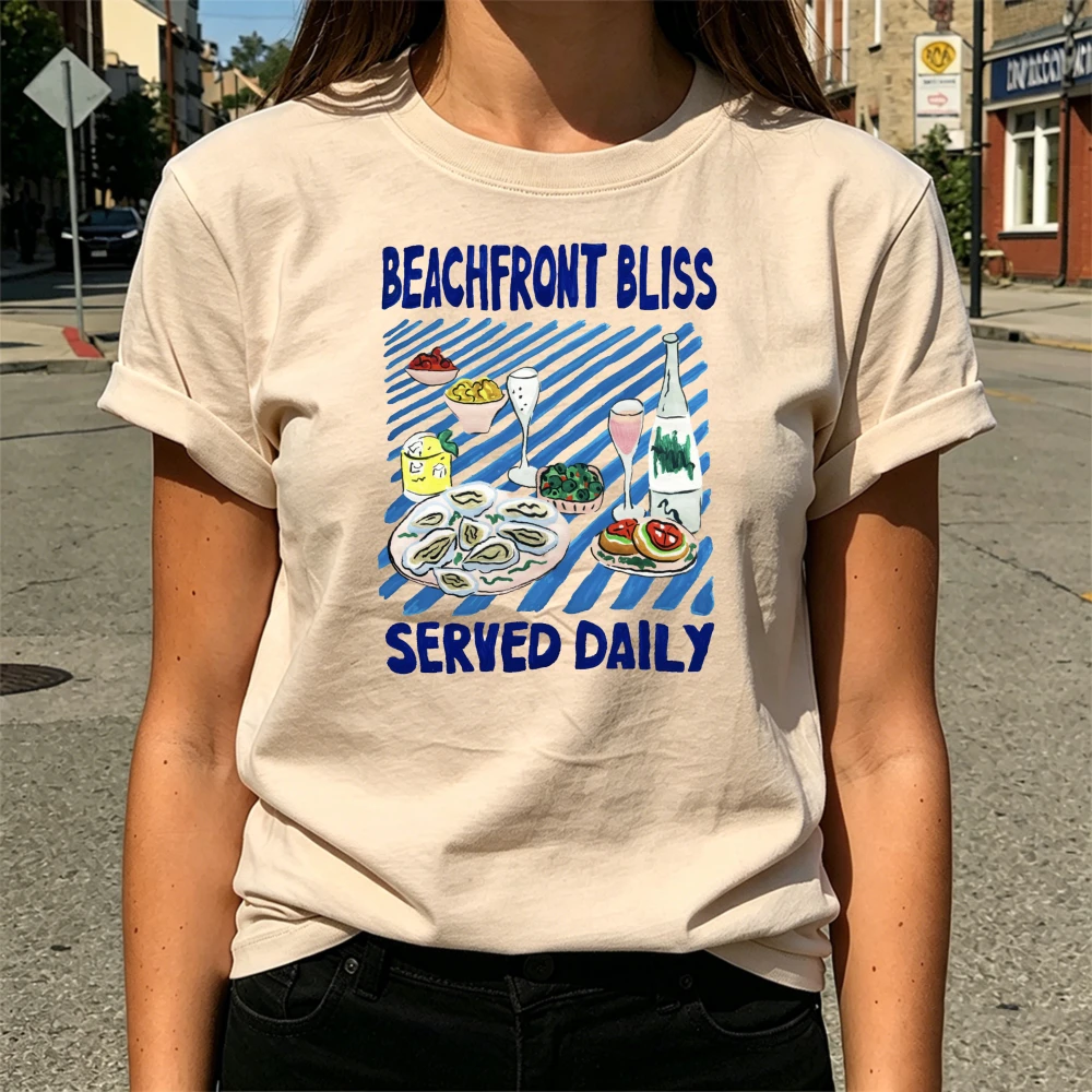 T-shirt graphique « Beachfront Bliss Served Daily » avec imprimé de fruits de mer et de vin, cadeau pour les amateurs de vacances d'été et de l'océan