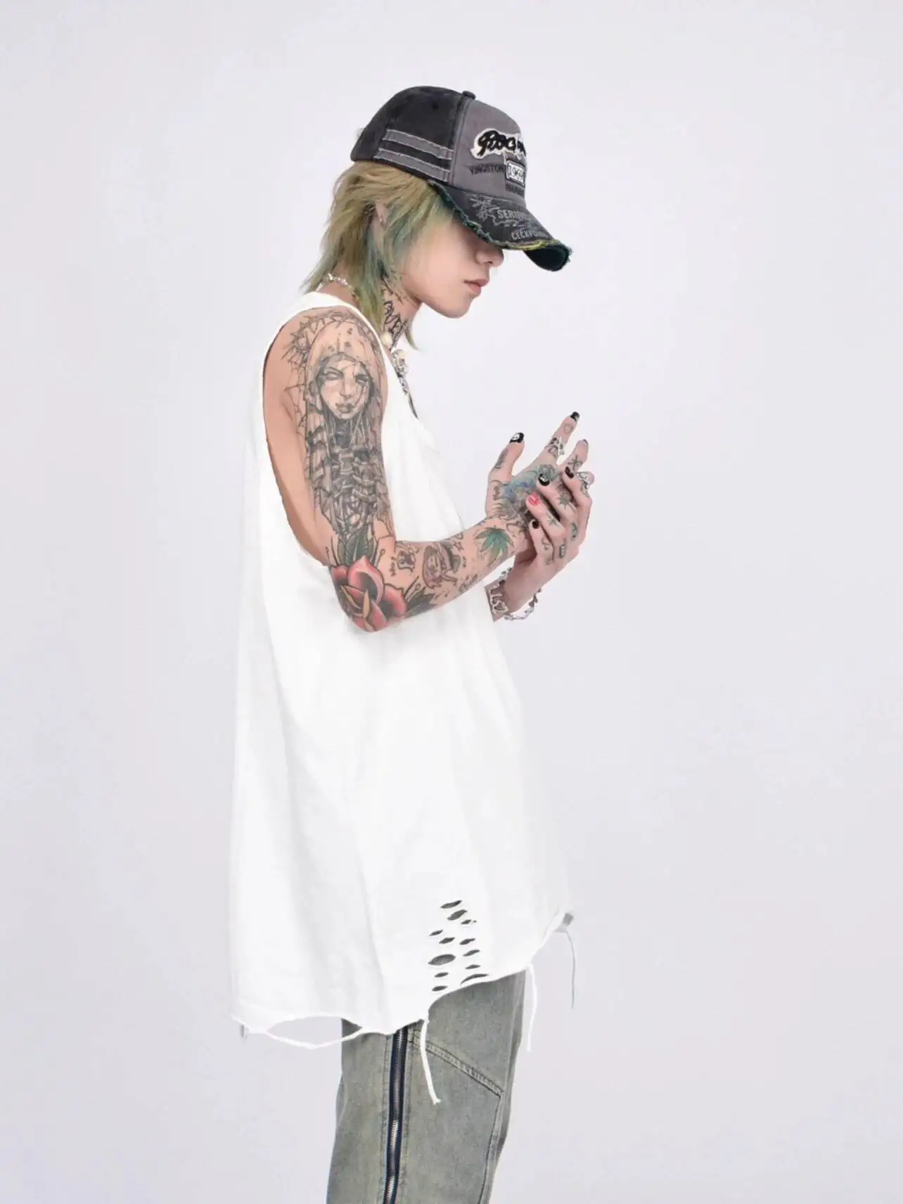 2026 New Men Washed Distressed Hem Tank Top Sleeveless T Shirt American High Street Basic Layering Inner Wear Streetwear Tops